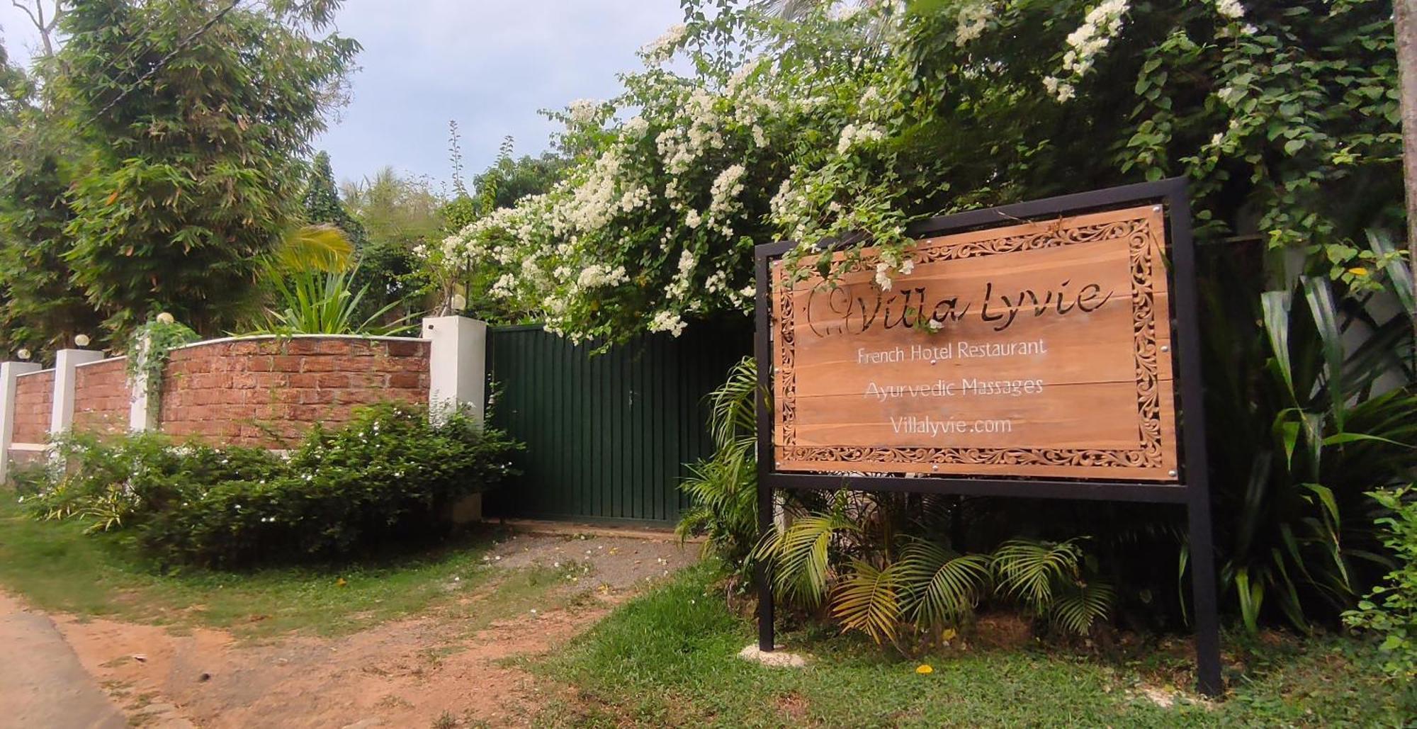 Villa Lyvie Ayurvedic Hotel แทนกาลเล ภายนอก รูปภาพ