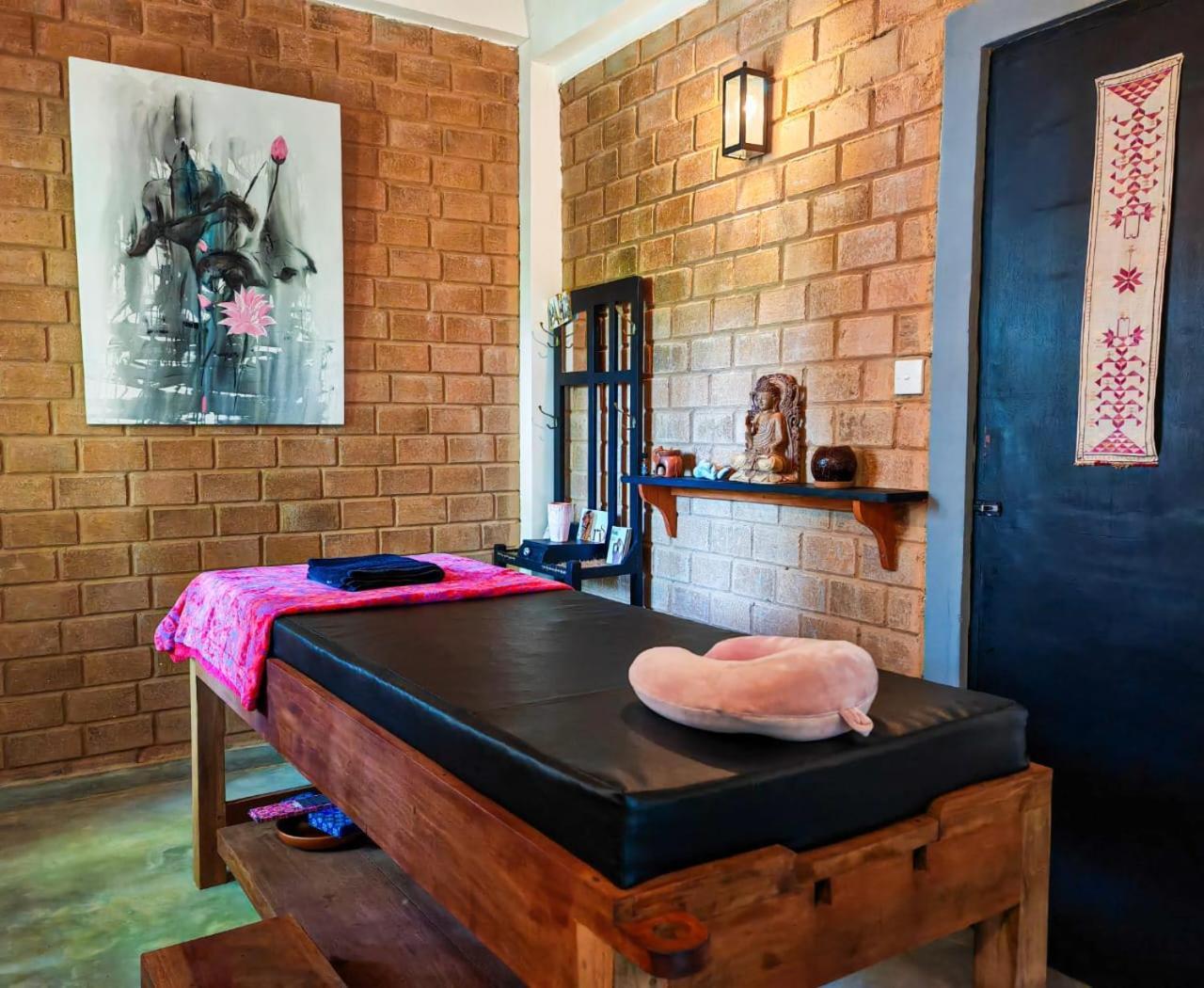 Villa Lyvie Ayurvedic Hotel แทนกาลเล ภายนอก รูปภาพ