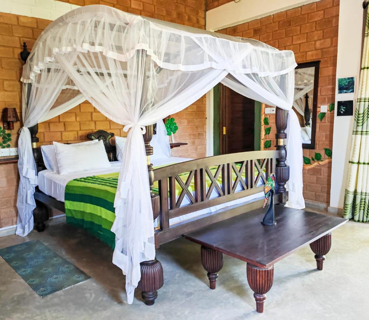 Villa Lyvie Ayurvedic Hotel แทนกาลเล ภายนอก รูปภาพ