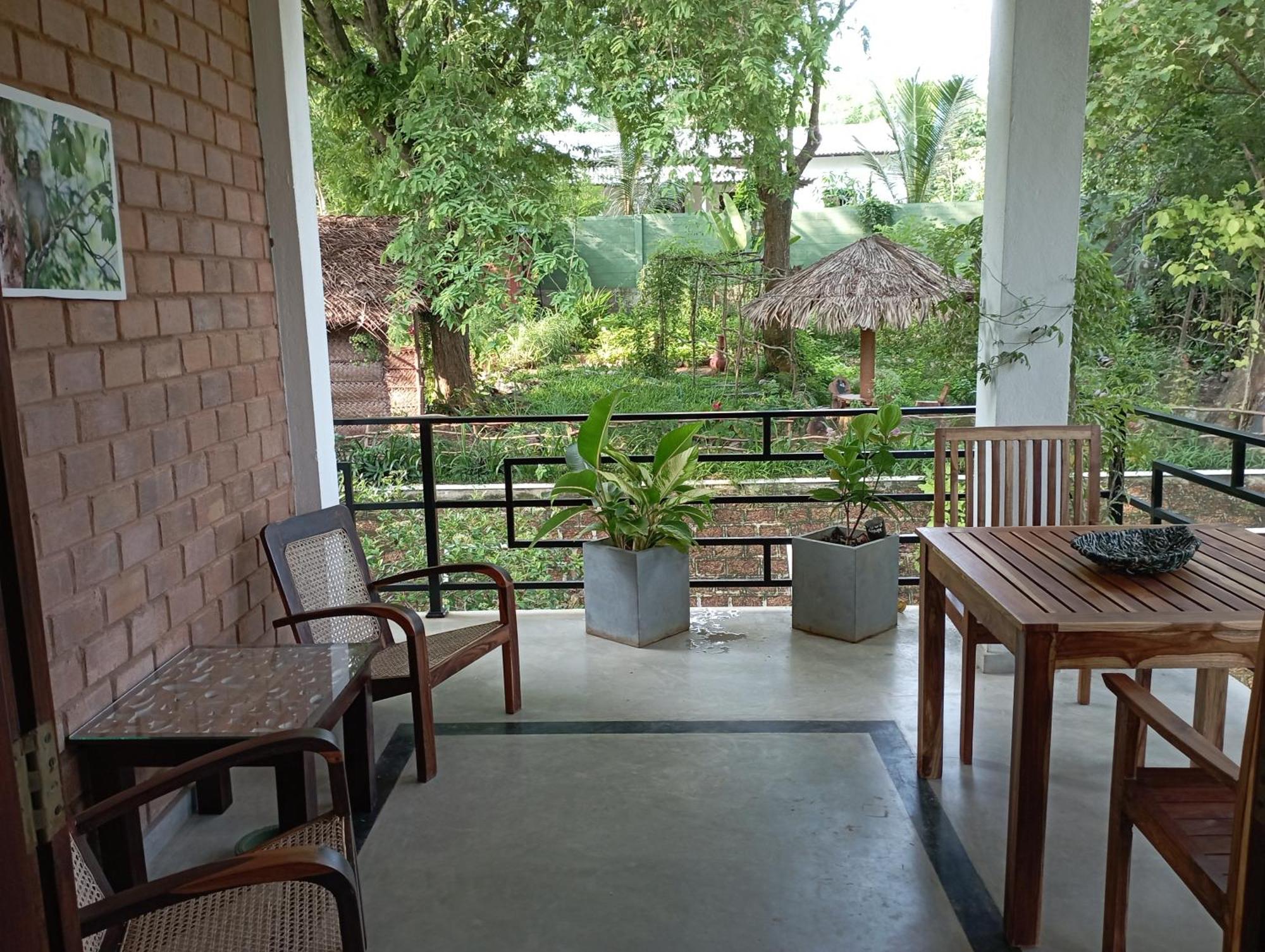 Villa Lyvie Ayurvedic Hotel แทนกาลเล ภายนอก รูปภาพ