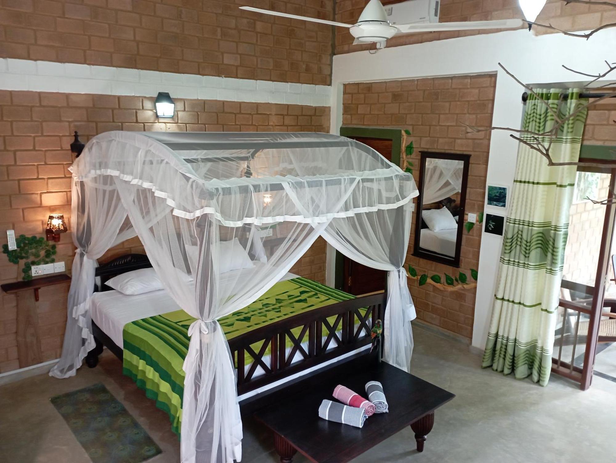 Villa Lyvie Ayurvedic Hotel แทนกาลเล ภายนอก รูปภาพ